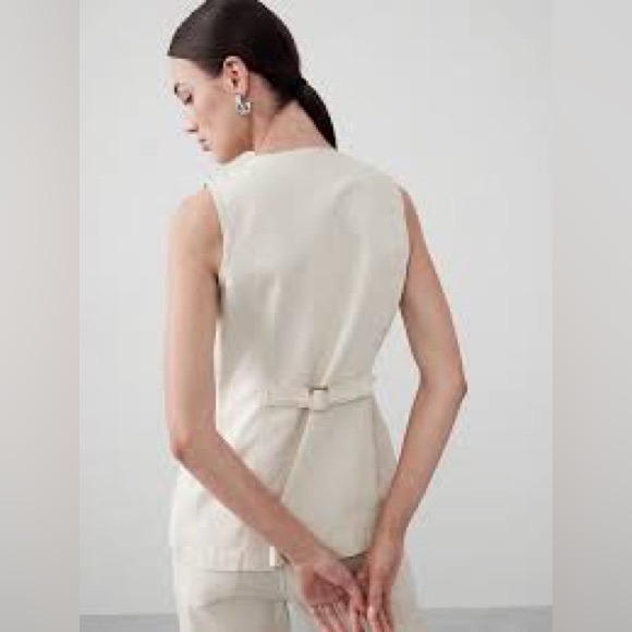 Banana Republic SOLD OUT Ecru Denim Vest - Picture 5 of 8